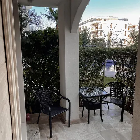 דירה Monte Carlo Vaio - 1br Garden - With Direct Pool Access סאני ביץ'